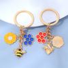 Llavero pequeño de margarita y abeja fresca corazón de niña metal aceite llavero creativo adornos para colgar en bolso regalo para novias