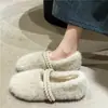Zapatos de Piel con Cadena de Perlas Suaves para Mujer 2026 Invierno Nuevo Estilo Coreano Versátiles Planos Slip-On de Media Caña de Algodón
