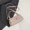 Bolsa de mão de nicho de luxo leve bolsa quadrada pequena feminina nova primavera 2026 bolsa de ombro único retrô bolsa transversal bolsa de axila de alta aparência