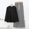 Nova blusa de moda feminina Outono/Inverno 2026, camisa básica listrada de manga longa, conjunto casual versátil que afina