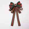 Estilo transfronterizo más vendido broche de corsage con lazo de pedrería a rayas decoración para camisa corbata cuello accesorios de flor
