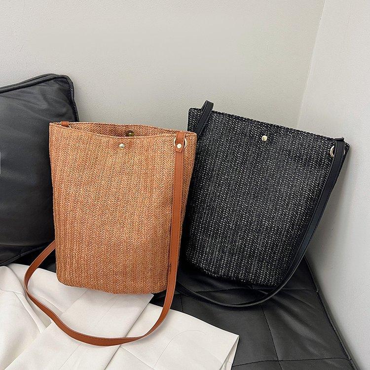 编织包女包新款潮2024夏草编简约百搭小清新水桶包个性单肩斜