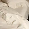 Juego de ropa de cama de cuatro piezas con ribete de encaje de lujo ligero, con una paleta de colores suave y cremosa, hecho de algodón lavable y amigable con la piel, e incluye un juego de tres piezas para dormitorio