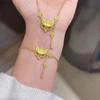Artículo Popular de la Tienda de Oro: Collar de Máscara de Zorro con Misterio Oriental, Borlas de Hada, Colgante de Zorro para Boda, Tres Piezas Doradas para Mujer