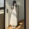 Saia Elegante e Volumosa para Mulheres Baixas, Design de Primavera, Saia Curta de Nicho, Saia Branca Plissada em Camadas