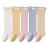 Calcetines para bebé de primavera y otoño, color liso, con puños elásticos, calcetines para recién nacido, calcetines para bebé hechos de algodón peinado, calcetines largos, calcetines para bebé de otoño e invierno