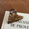 Pinza para el pelo triangular con estampado de leopardo de acetato para mujer, pinza de tiburón, nuevo pinza para el pelo 2025, accesorios para el pelo de alta gama, únicos y hermosos
