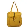 Bolsa tote de nylon com cordão e múltiplos bolsos, grande capacidade, adequada para o trajeto diário, leve, casual, para estudantes, e pode ser carregada na mão.