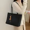 Bolso tote tejido de nicho retro para mujer, gran capacidad, nueva colección otoño/invierno 2026, elegante y sofisticado, adecuado para ir al trabajo, bolso de hombro o bolso de mano