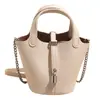 Bolso de Mano Estilo Coreano de Nicho con Patrón de Lichi para Mujer Moda Primavera 2025 Bolso Cubo Todo Fósforo Bolso Cruzado con Cadena para Viajes