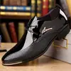 Superficie brillante zapatos formales de negocios para hombre punta fina tacón bajo zapatos de cuero de comercio exterior zapatos de hombre en stock al por mayor Zapatos Derby