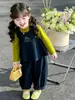 Conjunto de tres piezas de mezclilla con lunares para niñas de comercio exterior, otoño 2026, nuevo y elegante atuendo infantil, ropa infantil de moda para niñas, popular en internet