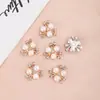Accesorios para ropa de flor de tres perlas con corazón, hebilla de placa de flor, accesorios pequeños, resaltador de color DIY hecho a mano coreano