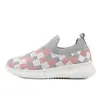 Sapatos Infantis Meninos Tênis de Tela Simples Verão Respirável Slip-On Solado Macio Casual Tênis de Corrida Infantil Atacado