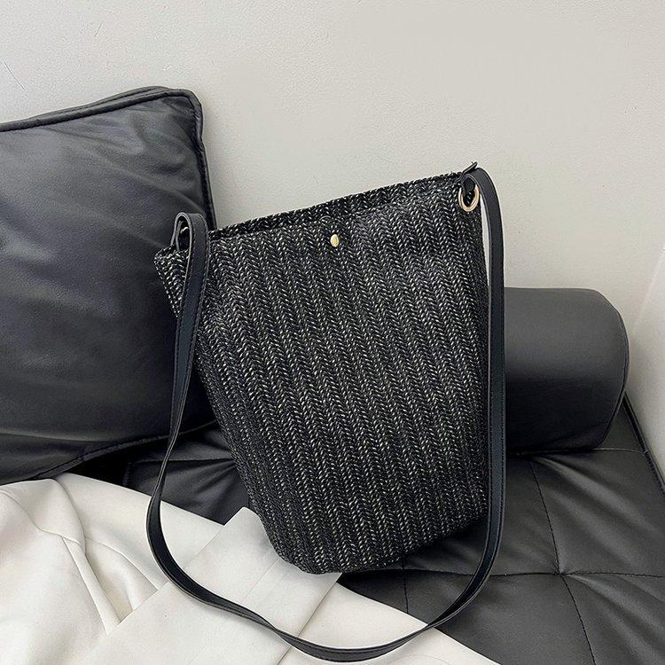 编织包女包新款潮2024夏草编简约百搭小清新水桶包个性单肩斜