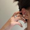 Plata de ley S925 diseño minoritario coreano textura sentido de diseño clip para oreja roto pendientes de moda blogger coreana venta al por mayor