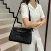 2026 Bolsa Mensageiro de Trama Cruzada Feminina Retro Fashionável Tendência Bolsa de Ombro Único Versátil para o Dia a Dia Bolsa Transversal de Grande Capacidade