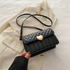 Textura de color sólido hilo de bordado de diamante suave bolsa pequeña con forma de corazón de durazno para mujer 2024 nuevo bolso bandolera de un hombro bolso cuadrado pequeño versión coreana