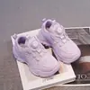 Tênis Esportivo Infantil 2026 Novo Primavera/Outono Malha Dupla Sapatos Infantis Moda Campus Botão Casual Tênis de Pai Confortável Versátil
