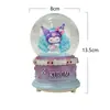 Bola de Cristal Personalizada Anime Kuromi Adornos de Resina Regalo Bola de Agua Giratoria Decoración de Escritorio Estatua Adornos Transfronterizo