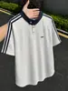 Camisa Polo Listrada com Gola Alta e Manga Curta para Homem, Tendência de Verão Estilo Americano, Peso Pesado Caimento Solto, Camiseta de Manga Meia-Manga Estilo College
