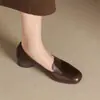 Sapatos Mocassins Transfronteiriços com Solas Macias para Mulheres de Meia-Idade, Sapatos de Trabalho, Sapatos de Couro, Casuais Novo Estilo 2025, Sapatos Femininos, Sapatos Baixos de Uma Peça