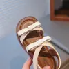 Sandálias Infantis 2025 Verão Novo Estilo Menina Laço Sapatos de Princesa Estilo Coreano Criança Bebê Modernos Sapatos de Praia