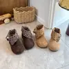 Botines cortos retro Maillard para niñas, otoño e invierno 2026, forro simple, versátiles, sencillos, botas Birkenstock de dos vías para niños