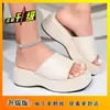 Zapatilla de piña suela gruesa sandalias de exterior para mujer verano 2026 nuevo tacto de alta gama súper calientes chanclas casuales de playa antiolor