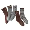 Meias femininas marrons para outono e inverno com laços, meias de cano médio doces e fofas, meias de algodão sem costura, meias largas estilo Maillard para primavera e outono