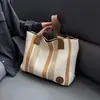Bolsa Tote de Lona Listrada de Grande Capacidade para Mulheres 2025 Estilo K Versátil para Trabalhador de Escritório Casual Roupas de Trabalho Bolsa de Ombro Transversal