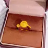 Loja de Ouro Mesmo Estilo Ouro Areia Amarelo Deus da Fortuna Anel Aberto Formato de Coração Coração Duplo Feminino Joia de Moda Simples de Luxo Leve Anel