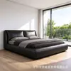 Cama de Arte em Couro Minimalista Italiana Preta Estofada de Chão Casal Moderna Simples Quarto Principal Luxo Discreto Cama de Casamento