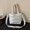 2025 Nuevo Bolso Cubo para Mujer Verano Simple Ligero Algodón Relleno Casual Nuevo Versátil Bolso de Mano Bolso Cruzado