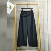Nueva colección de principios de otoño: Pantalones grises de pierna ancha para mujer, con un diseño de dos piezas simulado, dobladillo acampanado, corte holgado y una silueta recta que estiliza, perfectos para uso casual.
