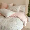 Juego de cuatro piezas de terciopelo de leche bordado tridimensional de alta densidad para invierno, grado A, más un juego de tres piezas de franela espesa y cálida.