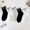 Calcetines para niñas Yishuangshuang, nuevos calcetines de otoño e invierno con forma de corazón de dibujos animados hasta la mitad de la pantorrilla, algodón peinado, calcetines estilo Miu con letras y caras sonrientes para estudiantes