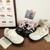 Sapatilhas estilo alemão para meninas, nova coleção outono 2026, chiques e únicas, com um design peculiar e fofo, lembrando os tênis do Forrest Gump
