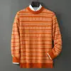 Nuevo suéter de lana para hombre para otoño e invierno, suéter de punto grueso con jacquard de patrón de diamante, camisa base de punto cálido con cuello redondo