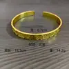 Popular Pulseira Aberta de Liga Dourada com Mantra de Seis Caracteres Xiangyun Clássica Fashion Versátil