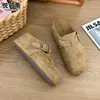 Sandálias slip-on de couro genuíno, com sola grossa, que aumentam a altura e bico fechado para mulheres, nova coleção outono 2026, estilo Birkenstock versátil, adequadas para mulheres baixinhas