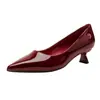 Sapatos de Salto Alto Fino 2026 Nova Coleção Primavera Estilo Francês Cor Sólida Couro Envernizado Sapatos de Trabalho Bico Fino Salto Médio Boca Rasa Sapatos de Salto Único