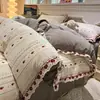 Juego de ropa de cama de cuatro piezas jacquard teñido en hilo estilo francés con encaje de rosa bordado floral fresco, adecuado para todas las estaciones