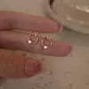 Pendientes de aro minimalistas de estilo coreano color champán con un solo diamante retorcido, simples y elegantes, de moda para ir al trabajo, pendientes geométricos