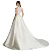 Vestido de Noiva sem Mangas com Gola Halter Estilo Hepburn em Cetim Fosco 2026, Saia Ampla e Volumosa, Simples e Emagrecedor, para Cerimônia de Casamento ao Ar Livre