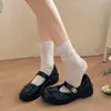 Sapatos Mary Jane estilo Chanel para mulheres, nova coleção primavera/verão 2026, sapatilhas de bico fino com sola grossa em couro envernizado estilo francês, perfeitos com vestidos