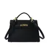 Bolsa Kelly de alta qualidade, leve e luxuosa com padrão de lichia para mulheres, uma bolsa de ombro/transversal elegante e versátil para a temporada de outono de 2026