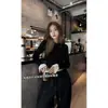 Sentido de Diseño Único Ajuste Ceñido Costura Adelgazante Manga de Cuerno Suéter Camisa Base para Mujer Otoño e Invierno Interior Moda Top que Reduce la Edad