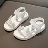 Sandalias de moda para niñas, colección de verano 2025, suela suave, antideslizantes, estilo princesa, punta abierta, para niñas pequeñas y bebés, adecuadas para deportes y uso en la playa