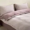 Modelo Nuevo 2026 Juego de Cuatro Piezas 100% Algodón Teñido en Hilo Algodón Lavado con Patrón de Rayas Finas, Estilo Artístico Simple, Borde Festoneado, Ropa de Cama para Casa de Huéspedes